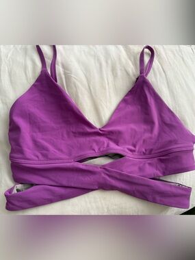 Lululemon criss cross bra size 6 *runs small*